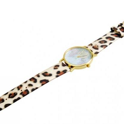 Womage 1089 Women Round Analog Watch With Map..