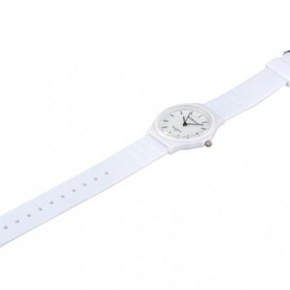 Womage 1307 Kid Women Analog Quartz Wrist Watch..